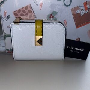 Kate Spade White Wallet with Yellow Accent BRAND NEW W TAG 🏷️